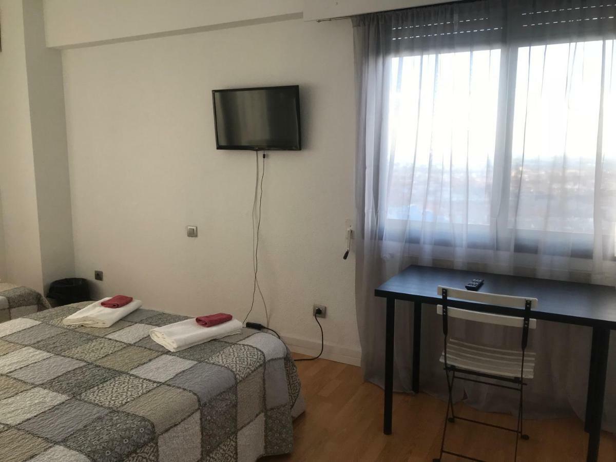 Nirvana Hotel Мадрид Екстериор снимка